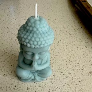 Buddha soy candle burns up to 12 hours long and scented in the whole room